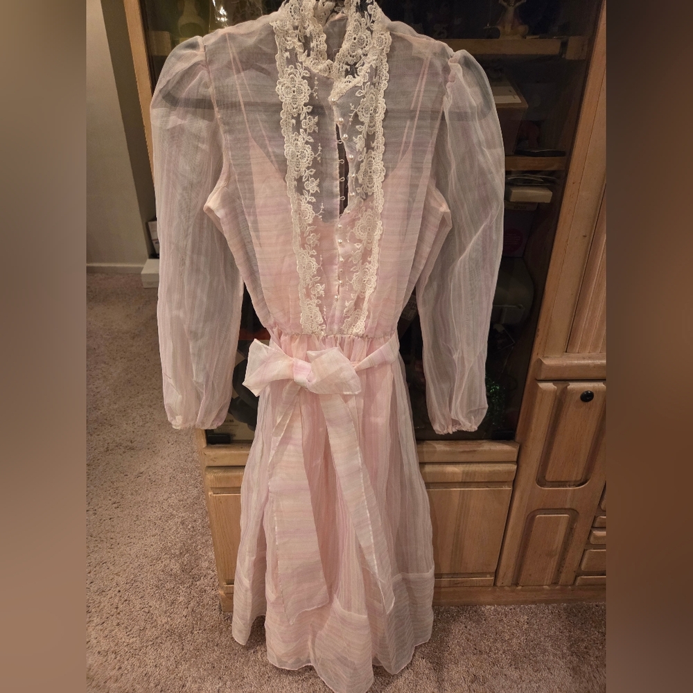 Vintage Elegant Pink Lace Dress with Bow